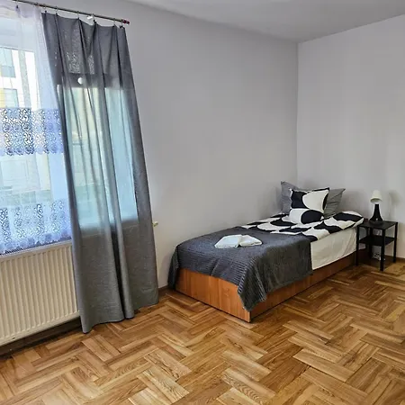 Hostel Kamelarny Dla Seniorow Z Celodobowa Opieka Wera Ząbki