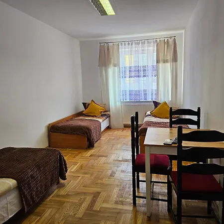 Kamelarny Dla Seniorow Z Celodobowa Opieka Wera Hostel Ząbki