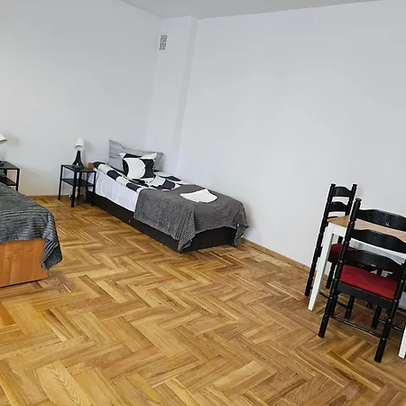 Hostel Kamelarny Dla Seniorow Z Celodobowa Opieka Wera Ząbki